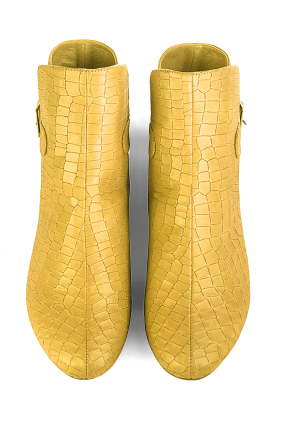 Yellow women's ankle boots with buckles at the back. Round toe. Flat block heels. Top view - Florence KOOIJMAN